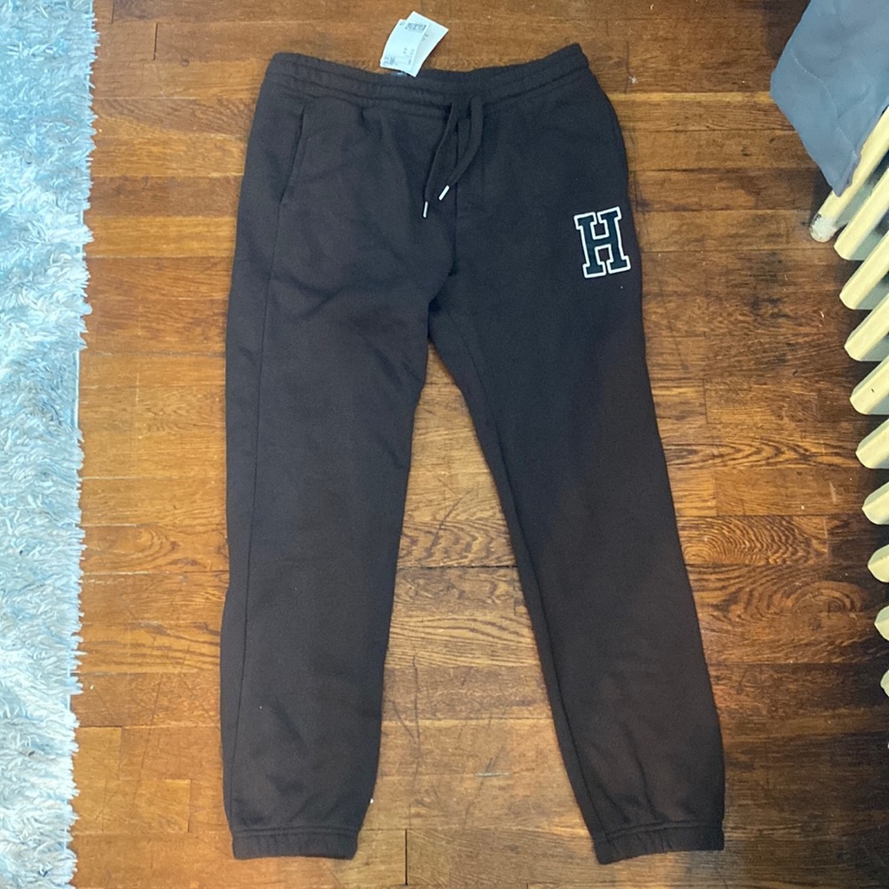Forever 21 women’s sweatpants size M fits big